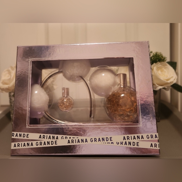 Ari by Ariana Grande EDP Perfume Gift Set with Pom Pom Headband;New & Never Used - Picture 14 of 16